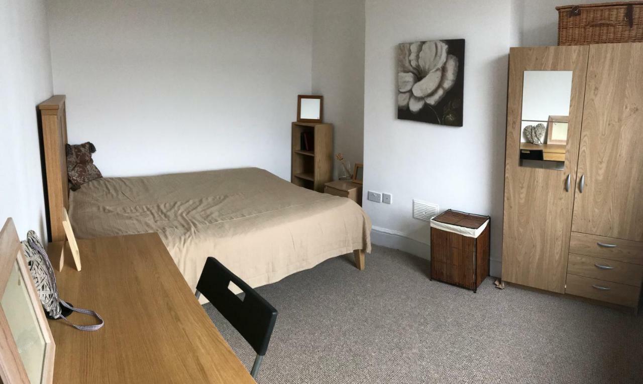 Beautiful Home, 3 Bedroom House Near Alton Towers, Wedgwood Museum, Universities นิวคาสเซิล-อันเดอร์-ไลม์ ภายนอก รูปภาพ