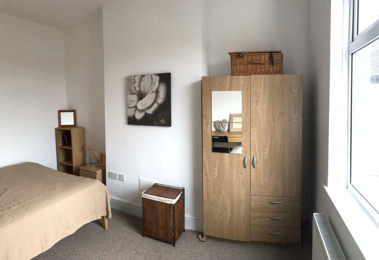 Beautiful Home, 3 Bedroom House Near Alton Towers, Wedgwood Museum, Universities นิวคาสเซิล-อันเดอร์-ไลม์ ภายนอก รูปภาพ
